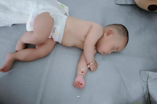 香港宝宝肠胀气的症状 香港宝宝肠胀气的症状