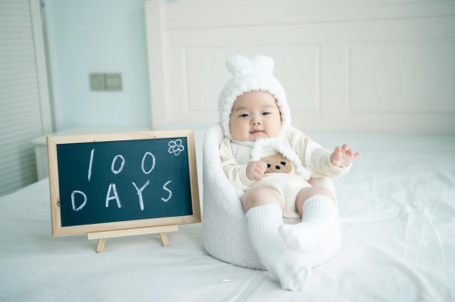 香港七个月宝宝伸舌头